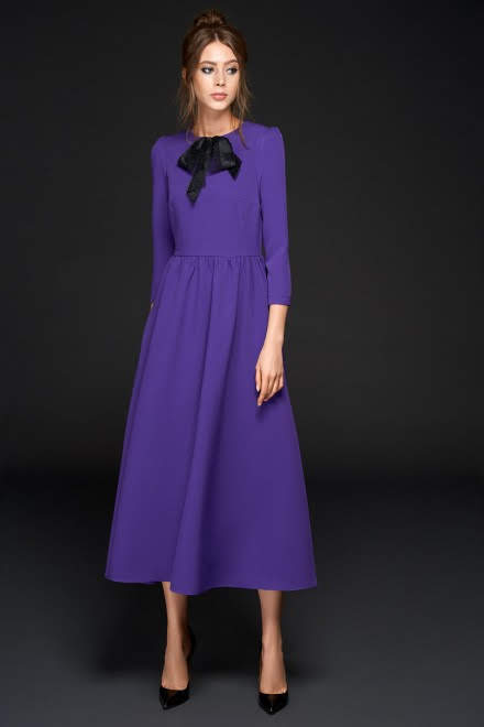 Violetinė midi suknelė